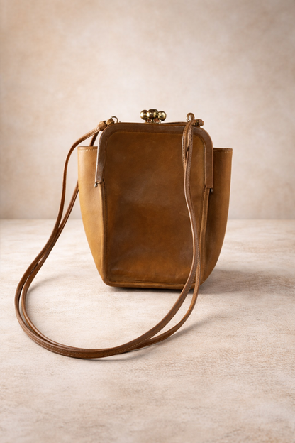 COACH - Vintage Coach Kiss-Lock Crossbody Bag – Classic Caramel Leather Frame Purse