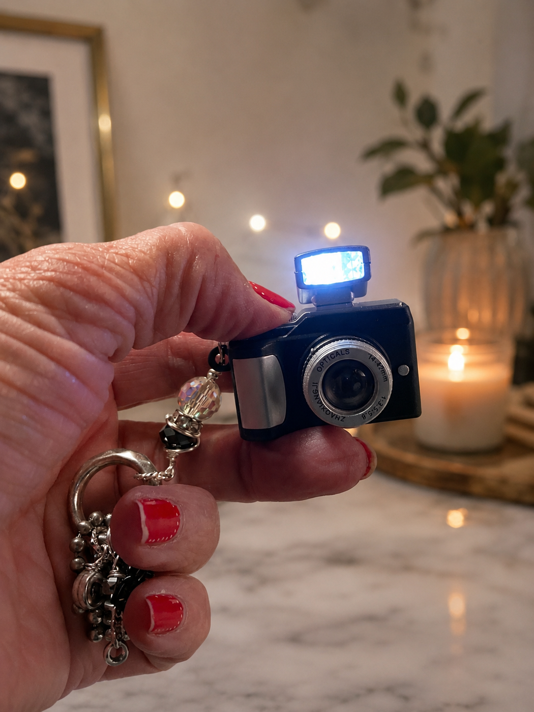 Flashbulb Memories Camera Necklace – Light-Up Retro Camera Charm Necklace