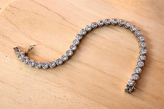 Vintage-Inspired Crystal Tennis Bracelet – Silver Tone Sparkle | 7.5” Classic Elegant Rhinestone Bracelet