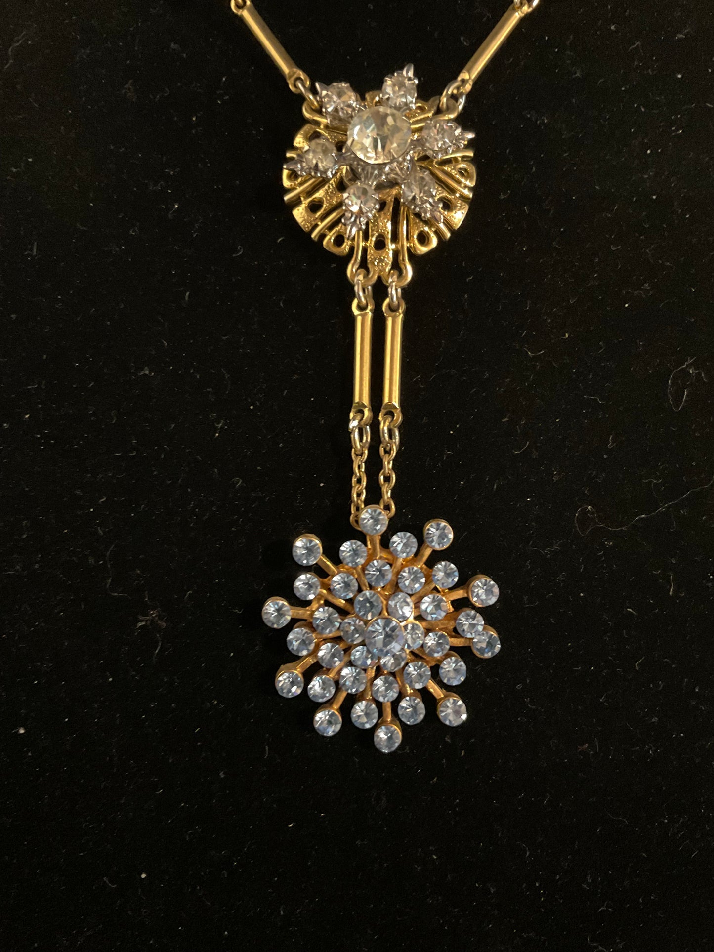 Vintage Gold Tone Rhinestone Snowflake Pendant Necklace – 18 Inch