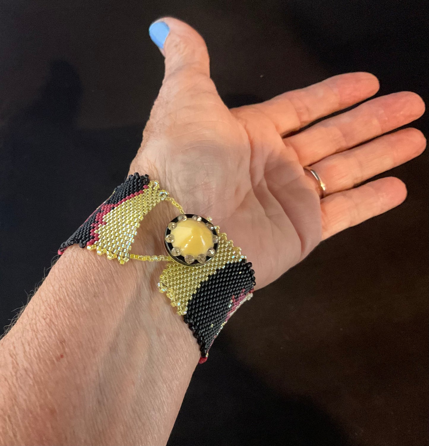Mona Lisa Peyote Stitch Beaded Bracelet – 7-Inch Wrist