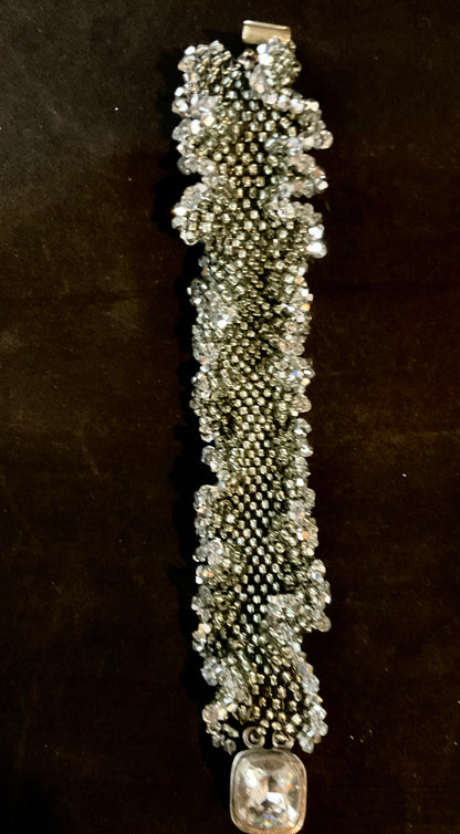 Ruffled Seed Bead & Swarovski Crystal Bracelet – 7.5 Inch
