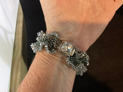 Ruffled Seed Bead & Swarovski Crystal Bracelet – 7.5 Inch