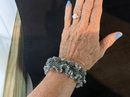 Ruffled Seed Bead & Swarovski Crystal Bracelet – 7.5 Inch
