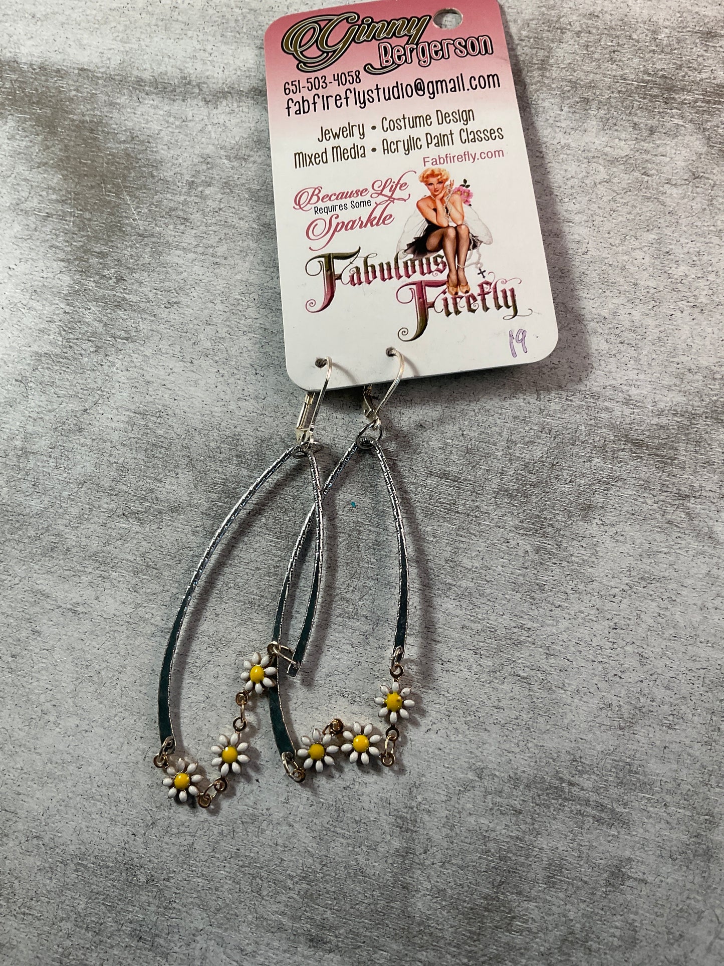 Daisy Chain Gold Drop Earrings – Acrylic Floral Beaded Earrings (Boho Statement Earrings)